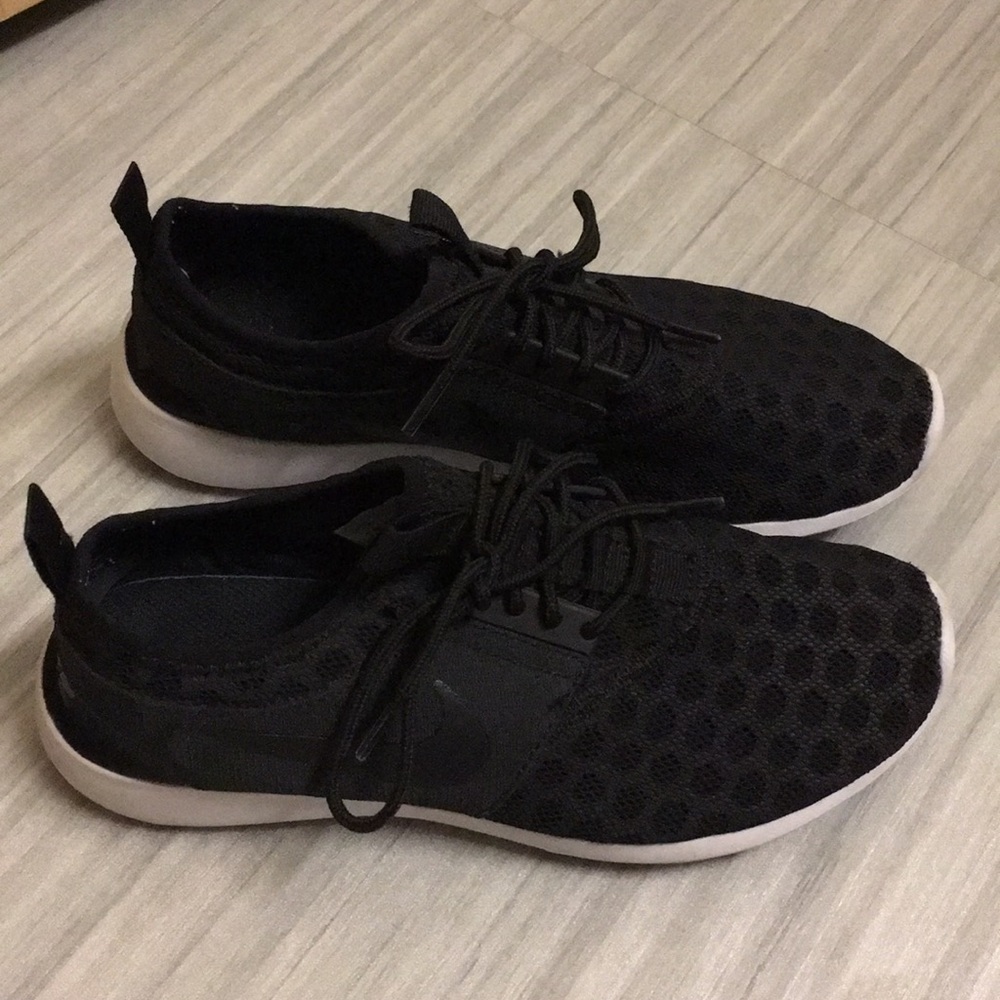Nike juvenile sneakers size 7